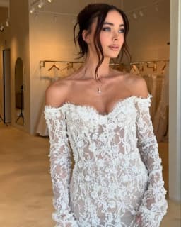 Off The Shoulder Long Sleeve 3D Floral Lace Mermaid Wedding Dress Frayed Edge Sweetheart See Through Bridal Gown With Sweep Trai