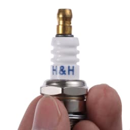 2Pcs L7T 2 Stroke Engine Spark Plug Engine Accessory Replace for Chainsaw Brush Cutter Garden Lawnmower Strimmer Trimmer Parts