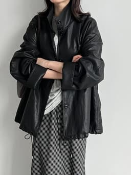 [EAM] Beige Drawstring Big Size PU Leather Jacket New Stand Collar Long Sleeve Women Coat Fashion Tide Spring Autumn 2026 1DJ949
