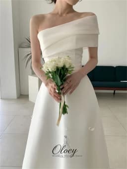 OLOEY Asymmetric Off The Shoulder Simple Korea Wedding Dress Photo Shoot 웨딩드레스 Customized A-Line Bridal Gown Lawn Wedding