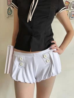 Y2K Grunge Women White Double Button Pocket Elastic Waist Ruffle Hem Bubble Shorts 2026