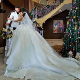 Customized Luxury White Wedding Dresses Ball Gown O-Neck Beaded Appliques Long Sleeves Sweep Train Bridal Gown Vestidos De Novia