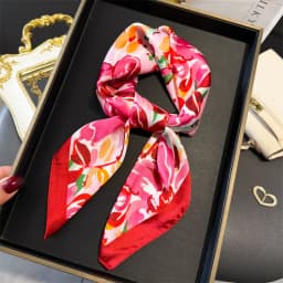 2024 Luxury Floral Print 70cm Square Silk Scarf Women Designer Scarves Bandana Foulard Shawl Hijab Echarpe Hairband Tie Ribbon