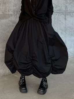 [EAM] High Elastic Waist Black Pleated Irregular Shaped A-line Half-body Skirt Women Fashion Tide New Spring Autumn 2026 1DH9135