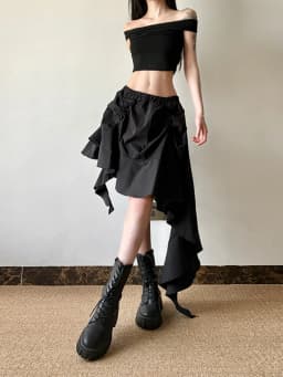 [EAM] High Elastic Waist Black Irregular Design Ruffles Mini Half-body Skirt Women Fashion Tide New Spring Autumn 2026 1DJ0530