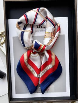Vintage Chain Print Satin Square Scarf Soft Lightweight Women’s Fashion Accessory for Hair Neck Shawl Elegant Hair Scarf