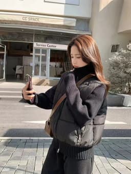 Chic Short White Cotton Jacket Women's Warm Design Sensation Winter Outerwear Fashionable Minimalist Style Coat
