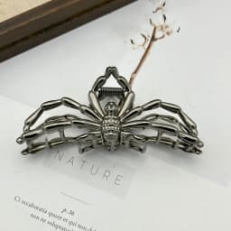 Retro Y2K Skull shaped Hair Claw Clip - Solid Color Hair Claw Clip Women's ponytail stabilizer Halloween accessory for daily use