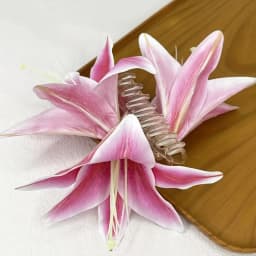 1pc Hawaii Elegant Romantic Lily Flower Grab Clip Temperament Shark Clip on the Back of the Head Shark Clip for a Beach Vacation