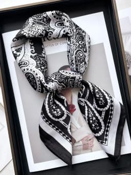 Vintage Chain Print Satin Square Scarf Soft Lightweight Women’s Fashion Accessory for Hair Neck Shawl Elegant Hair Scarf