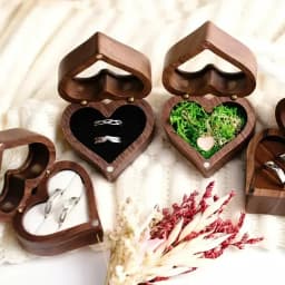 1PCS Free Engraving Custom Love Heart Shaped Walnut Wood Ring Box for Wedding Ceremony Jewelry Box Storage Proposal Wedding Gift