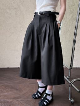 [EAM] High Waist Gray Brief Pleated Wide Leg Calf-Length Pants New Trousers Women Fashion Tide Spring Autumn 2026 1DJ0997