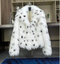 2026 Winter New Fur Strip Sewed Together Short Style Thin Raccoon Fur Fox Fur Coat Young Women's Coat
