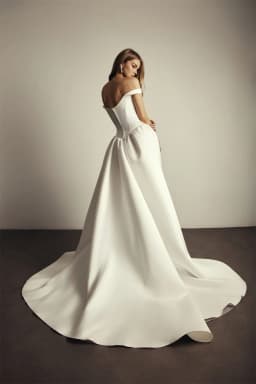 Kyoto Customized White Simple Satin Off Shoulder Wedding Dress A-Line Vestidos De Noche Elegant Court Train Robe De Mariée 2026