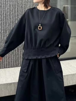 [EAM] Black Pleated Hem Casual Sweatshirt New Round Neck Long Sleeve Women Big Size Fashion Tide Spring Autumn 2026 1DJ4159
