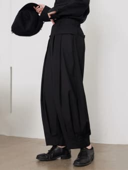 [EAM] High Waist Black Casual Pleated Wide Leg Harem Pants New Loose Fit Trousers Women Fashion Tide Spring Autumn 2026 1DF3978