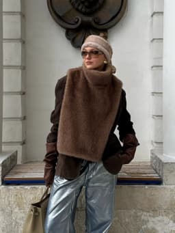 Women Solid Stand Collar Faux Fur Vest Chic High Collar Sleeveless Loose Short Waistcoat Casual 2025 Lady Daily New Street Vests