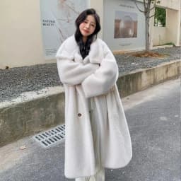 Ladies' Long Over-Knee Thickened Sheepskin Coat Korean Style Loose Fit Rabbit Fur Outerwear Warm Commute Style Button Detail