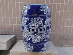 White Porcelain and Drawn Blue Shoe Hand Changing Stool Ceramic Drum Bathroom Neoclassical Imitation Sitting Stool Low Round
