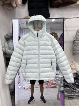 2025 New Women's Short White Duck down Jacket Loose Fit Chest Mountain Design Hooded Korean Style Commute Wind Nylon Material