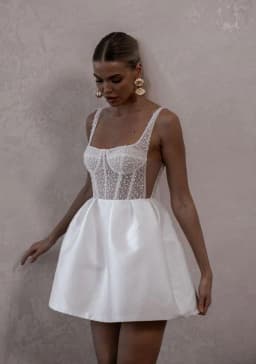 Popular Wide Straps Sheer Illusion Pear Short Short Wedding Dresses Backless Mini Bridal Gown Vestido De Noival