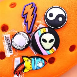Original Space Alien Designer Shoe Charms 5pcs/lot Shoe Buckle Accessories Luxury Rainbow Sun Clog Dog Upper Jewelry Decorations