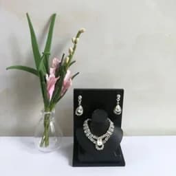 1:6 Doll Mini Jewelry Earring Necklace Set (including Display Rack) Model for Doll Decorative Toys, Doll Gift Accessories
