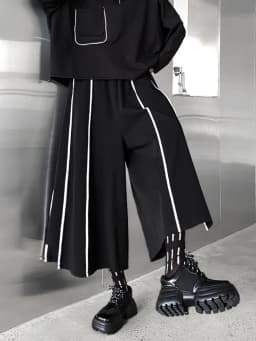 [EAM] High Elastic Waist Black Striped Long Wide Leg Pants New Loose Fit Trousers Women Fashion Tide Spring Autumn 2026 1DF1509