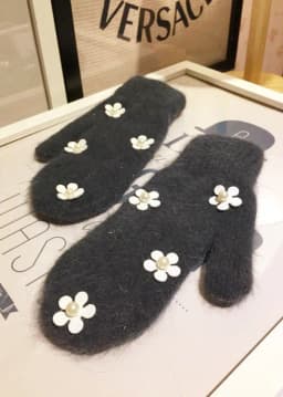 New Women Winter Keep Warm Plus Velvet Inside Thicken Full Finger Female Flower Pearl Cute Lovely Long Rabbit Fur Mittens Gloves