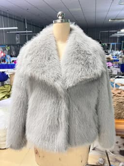 Women's Artificial Fur Coat with Large Lapel Short Fashionable Fox Fur Style Fluffy Plush Clothing for Ladies