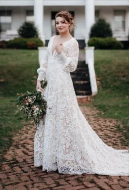 Boho Long Sleeve Lace Bohemian Wedding Dress Deep V Open Back Bridal Gown Scalloped Train Country Rustic Outdoor Dresses