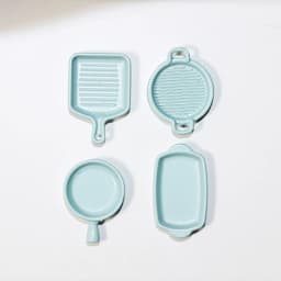 4Pcs 1/12 Dollhouse Miniature Accessories Mini Alloy Small Steak Dish Model Simulation Plate Toys for Doll House Decoration