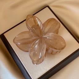Women's Egg Flower Hair Claws Clips Crab Shaped Lightweight Plastic Hair Clips Large Hairpins Ponytail Fashion Hair Accessories