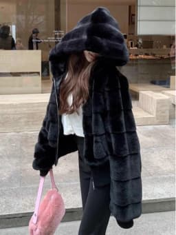 Eco-Friendly Short Mink Fur Coat Women's Winter 2024 Thickened Hooded Plush Outerwear Ladylike Commute Style Zipper Closure