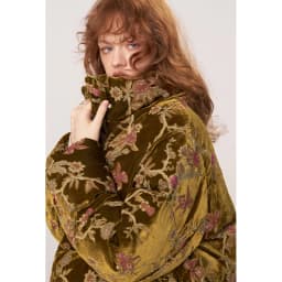 ELFSACK 2025 Women's Winter Down Jacket, Retro Floral Embroidery Stand Collar Puffer Coat, Romantic Thick Warm Padded Top