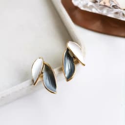 Korean Style Small Daisy Flower Ear Clip Earrings Spring Simple White Purple Petal Flower No Piercing Clip Earrings for Women