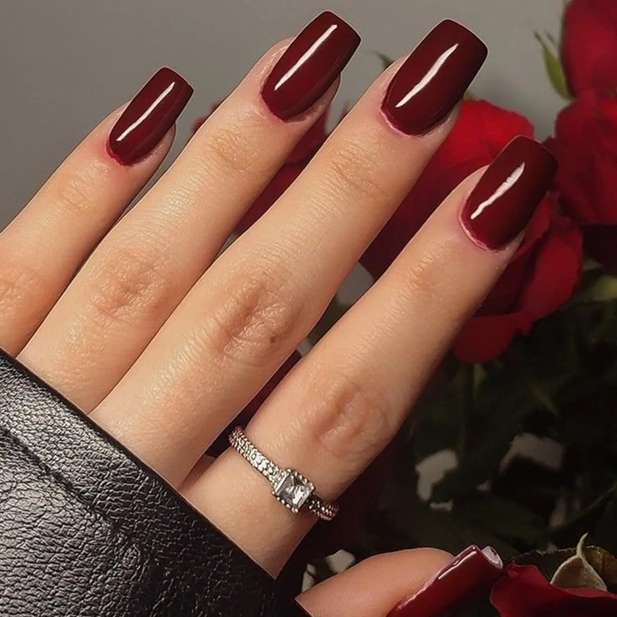 24pcs French-Pressed Dark Red Square Medium-Length False Nails Reusable Acrylic Nails Full Coverage Acrylic False Nails