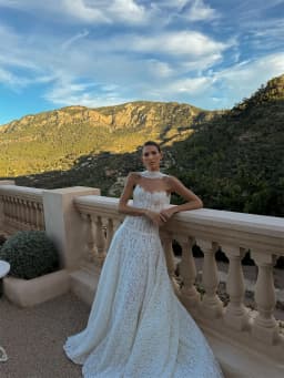 Tokyo Customized White A-Line Wedding Dresses Strapless Sleeveless Lace Flower Bridal Gowns Elegant Court Train Wedding Gowns
