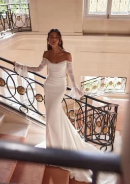 Customized Off Shoulder Lace Long Sleeves Wedding Dress for Bride Strapless Mermaid Satin Pleated Bridal Ball Gown with Corset