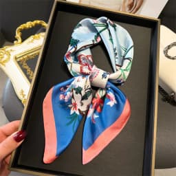 2024 Luxury Floral Print 70cm Square Silk Scarf Women Designer Scarves Bandana Foulard Shawl Hijab Echarpe Hairband Tie Ribbon