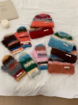 Striped Rainbow Beanies Hat Gloves Two Piece Set For Women&Men Winter Warm Skullis Hats Unisex Outdoor Coldproof Gloves Caps Set