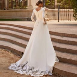 A-Line Satin Muslim Wedding Dresses Exquisite Lace Appliques Scoop Long Sleeves Bridal Gowns for Woman Gorgeous Robe De Mariée