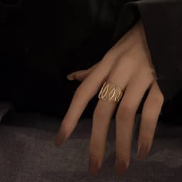 Vintage Unique Heart Motif Ring Texture Hollowed-Out Rings for Women Silver Color Temperament Jewelry Gift Daily Wear