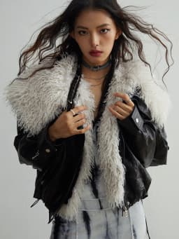 [EAM] Black Big Size PU Leather Jacket New Removable Fur Collar Long Sleeve Women Coat Fashion Tide Spring Autumn 2026 1DH2121