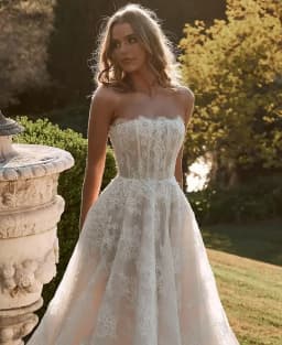 Customized Elegant A-Line Sleeveless Wedding Dress Applique Backless Long Tail Princess Lace Bridal Gown Vestidos de Novia