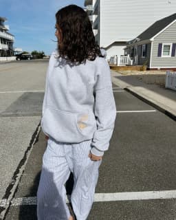 Women's Autumn Winter Velvet Embroidered Shell Pattern Hooded Patch Pocket Long Sleeve Sweatshirt