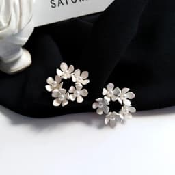 Korean Style Small Daisy Flower Ear Clip Earrings Spring Simple White Purple Petal Flower No Piercing Clip Earrings for Women