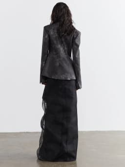 [EAM] High Waist Black Pleated Mesh Irregular Long Elegant Half-body Skirt Women Fashion Tide New Spring Autumn 2026 1DH4715