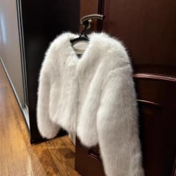 2025 Selling Autumn Winter Fluffy Fox Fur Jacket Women Thickened Warm Faux Fur Jacket Short Street Fashion Luxury Plush Jacket