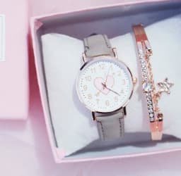 Cute Heart Pattern Dial Girls Quartz Wrist Watch Simple Leather Band Fashion Watch For Student Daily Gift